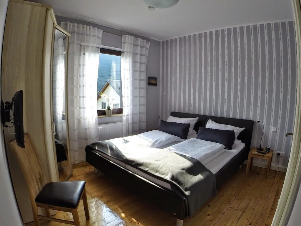 Ferienwohnungen Haus Am Wuerzlaysteig Lehmen Rom bilde