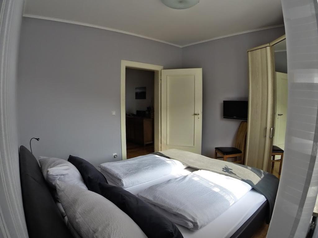 Ferienwohnungen Haus Am Wuerzlaysteig Lehmen Rom bilde