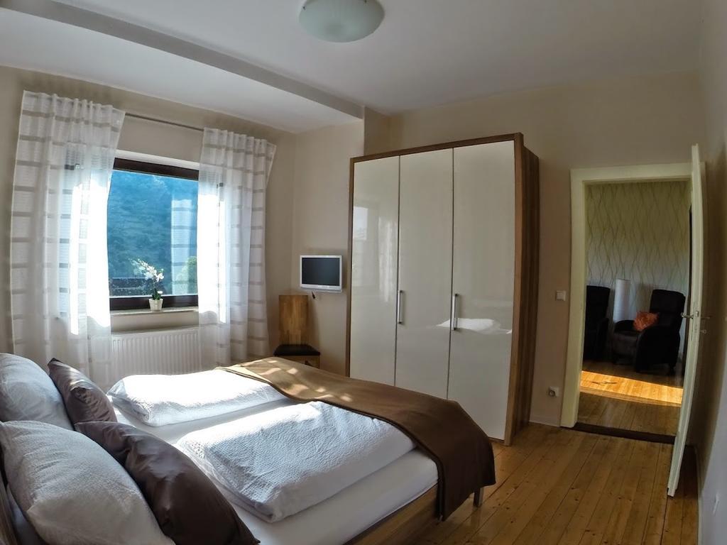 Ferienwohnungen Haus Am Wuerzlaysteig Lehmen Rom bilde